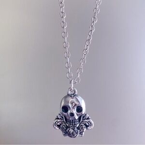 🌸3/$15🌸 Handmade Silver Skull Pendant Necklace